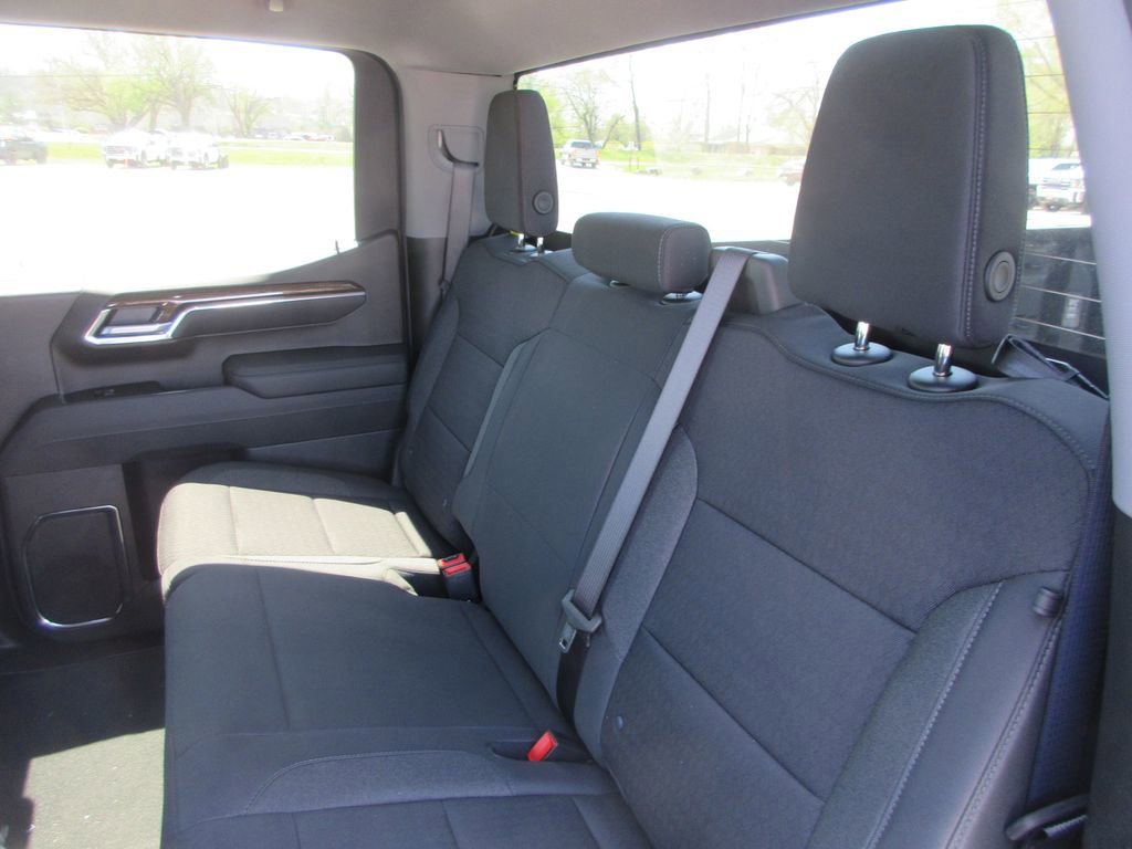 New 2026 GMC Sierra 1500 SLE image 13