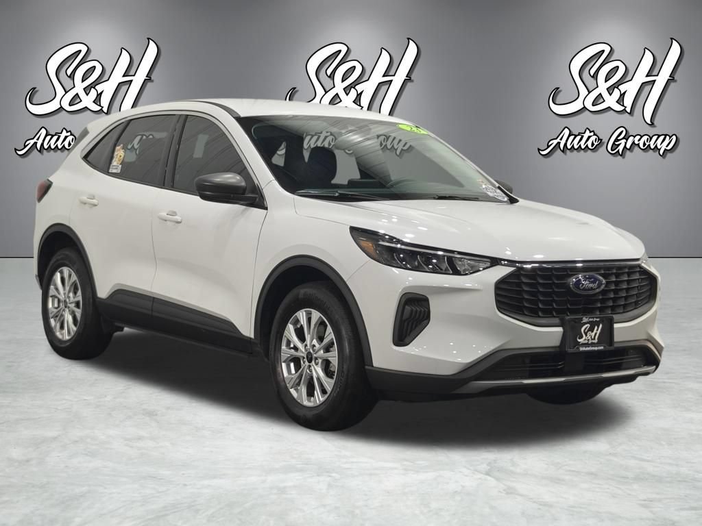 Used 2023 Ford Escape Active AWD/4WD image 2