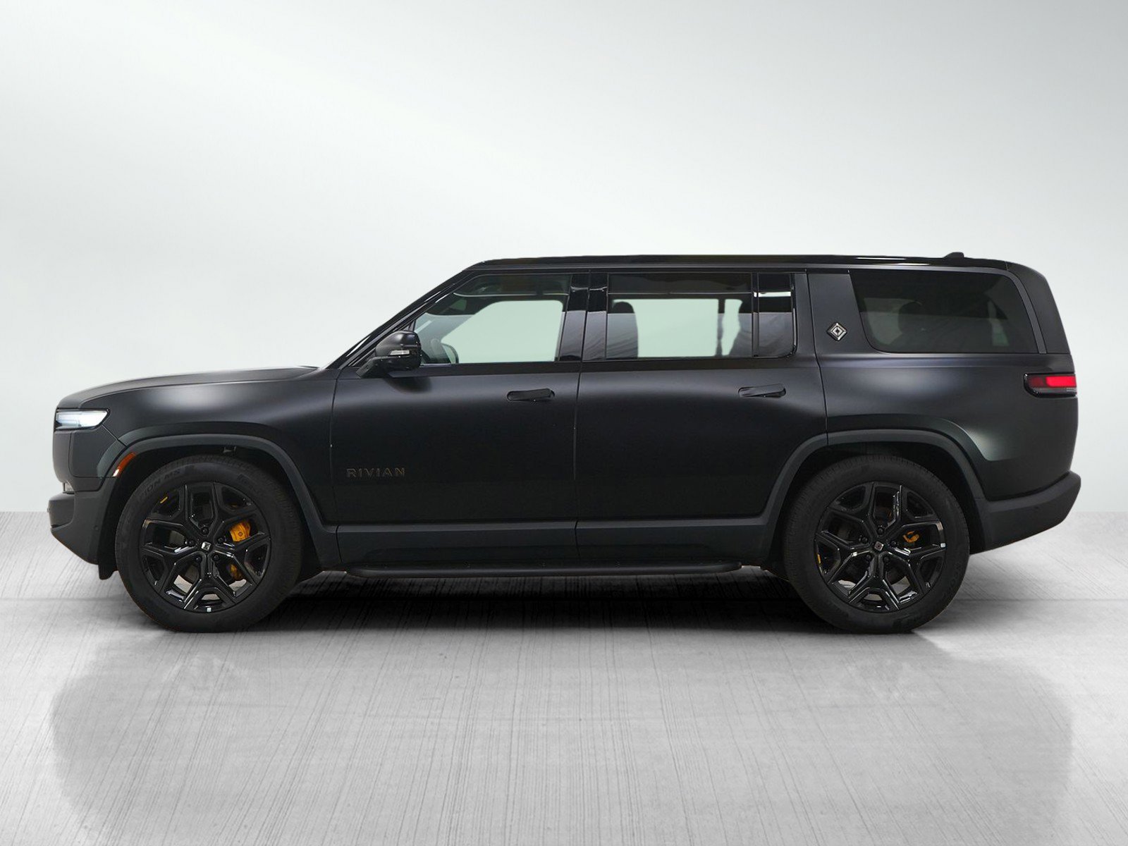 Used 2025 Rivian R1S Premium image 2
