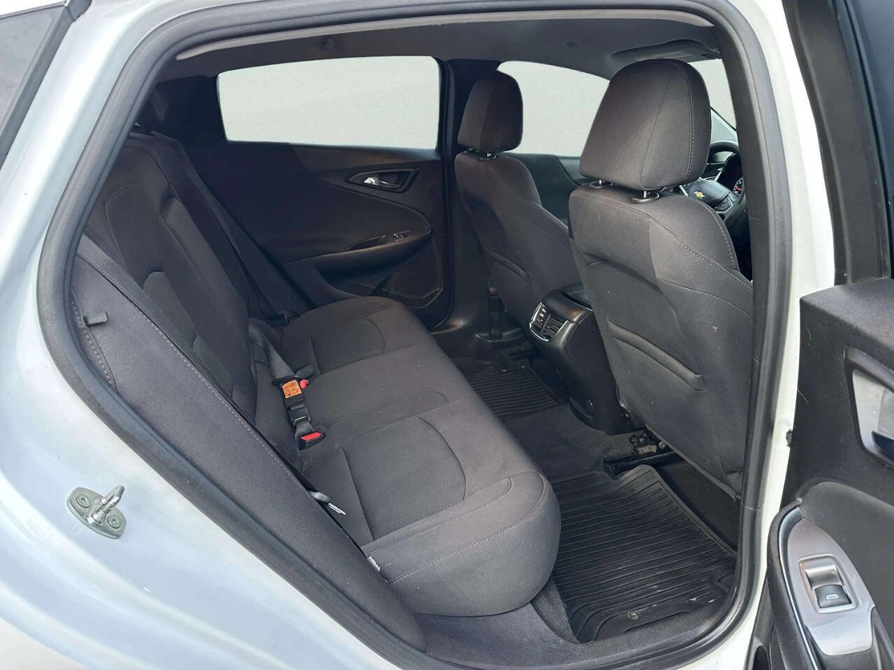 Used 2017 Chevrolet Malibu LT image 12