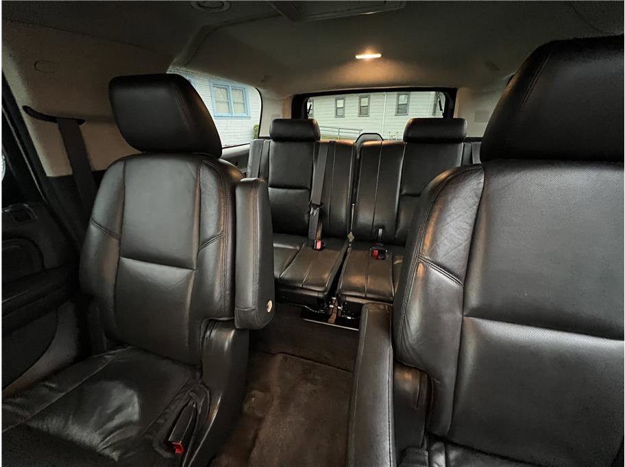 Used 2013 Cadillac Escalade ESV Premium image 9