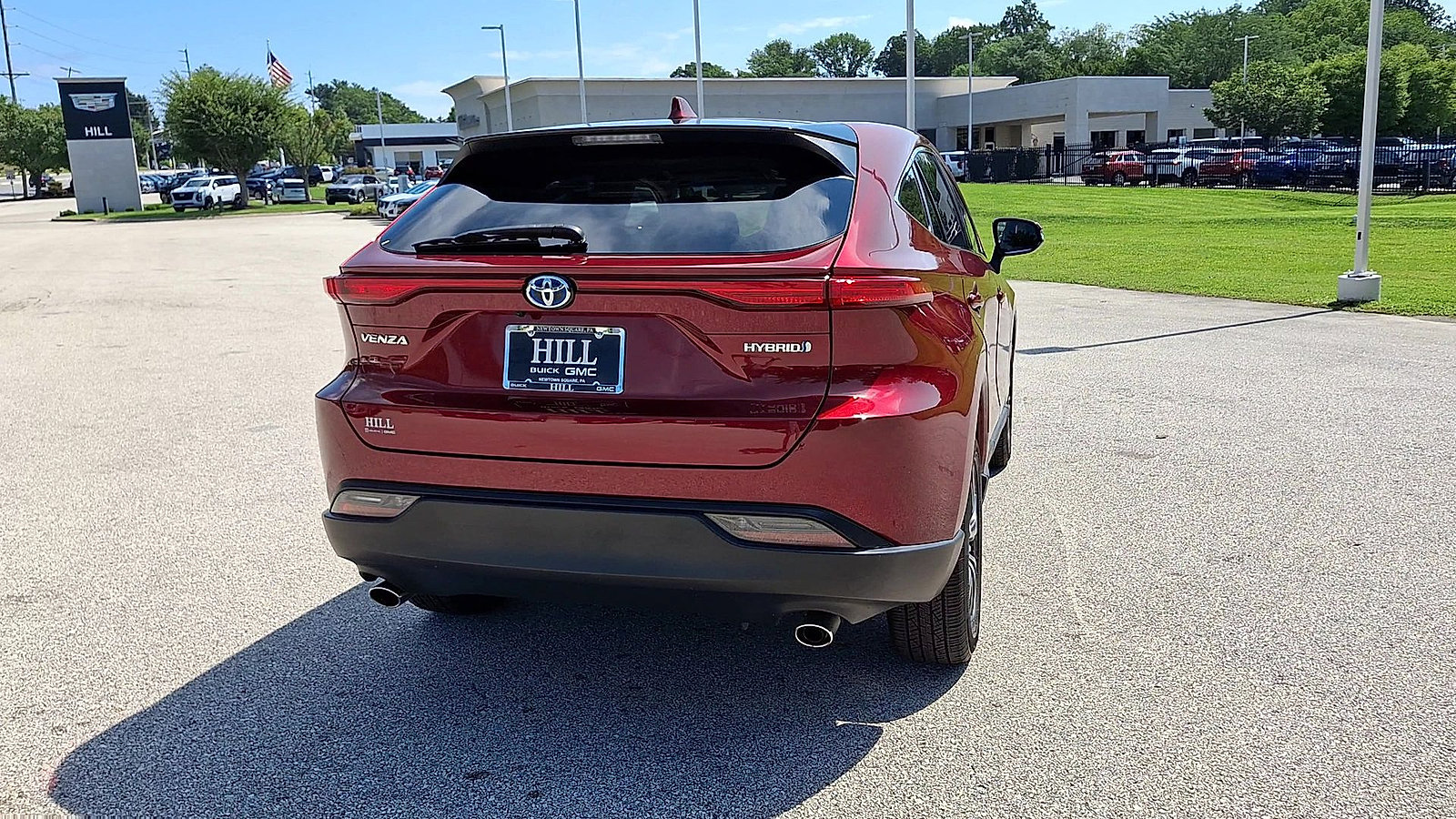Used 2021 Toyota Venza LE AWD/4WD image 8