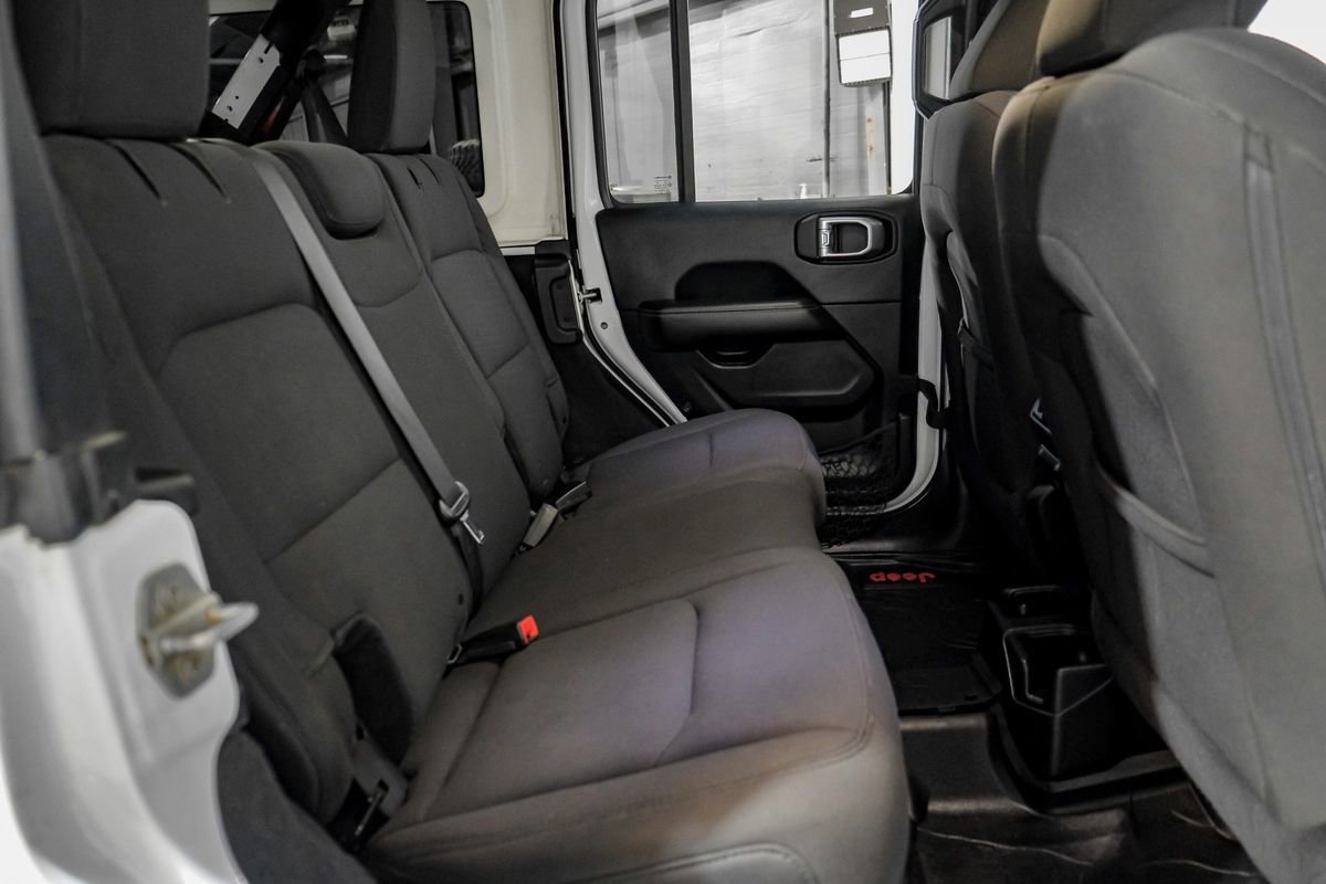 Used 2018 Jeep Wrangler Unlimited Sahara image 33