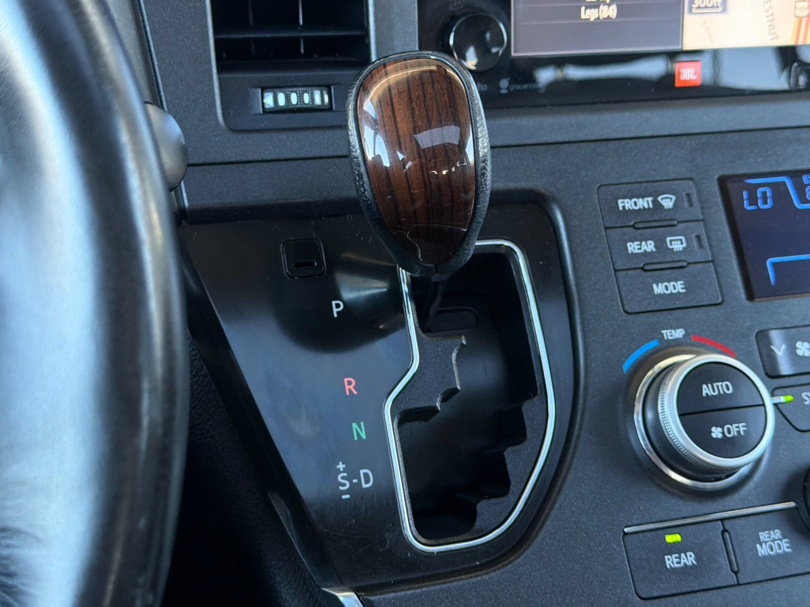 Used 2015 Toyota Sienna Limited Premium FWD image 22