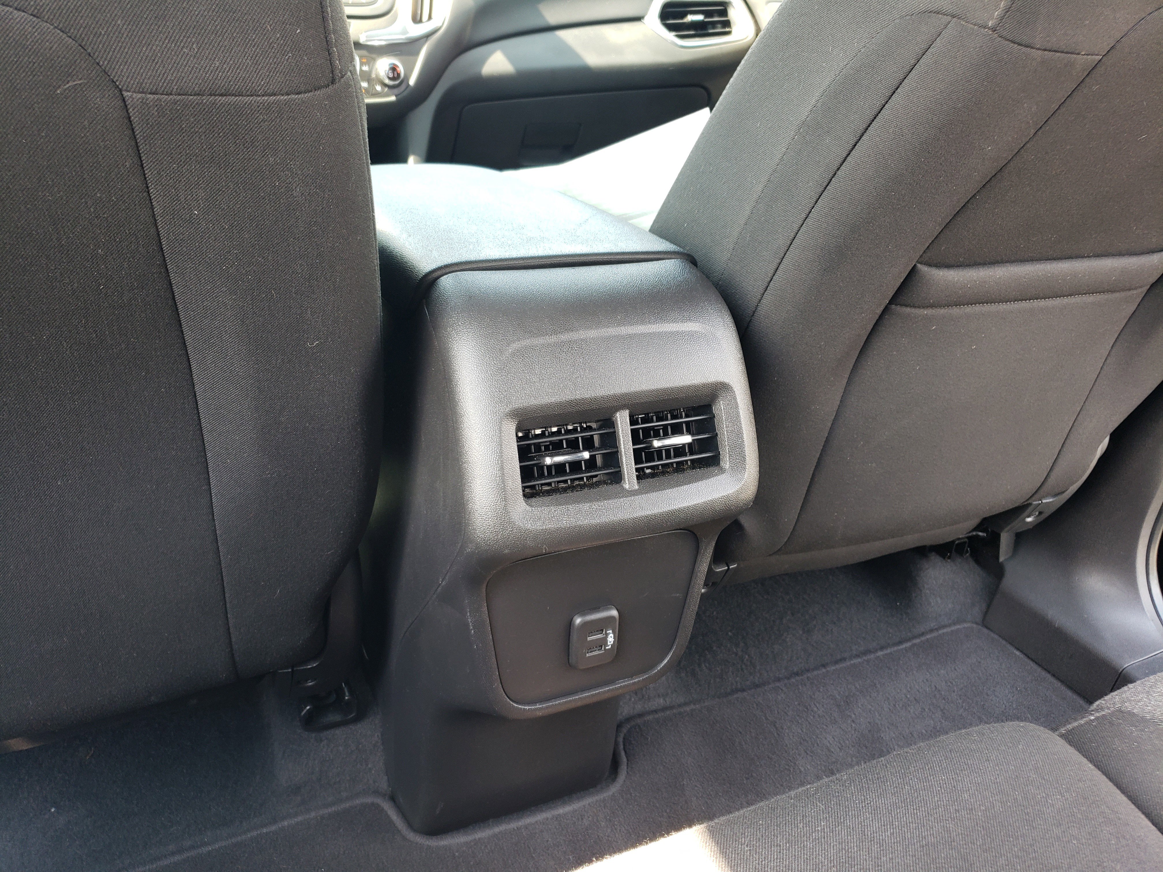 Used 2022 Chevrolet Equinox LT w/ Driver Convenience Package image 36