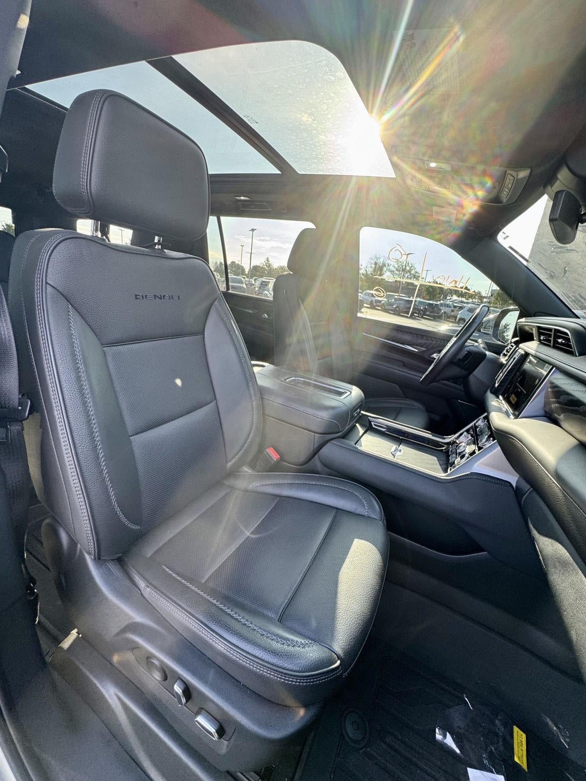 Used 2023 GMC Yukon XL Denali AWD/4WD image 18