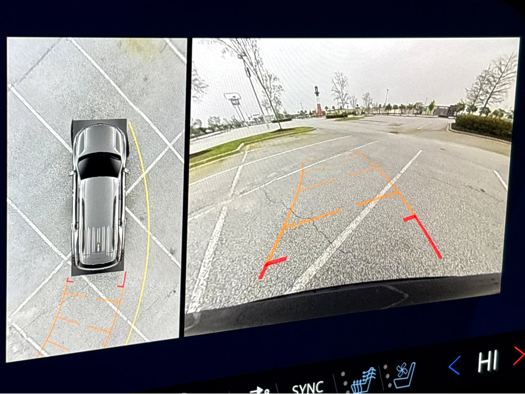 Used 2026 Chevrolet Traverse RS image 33