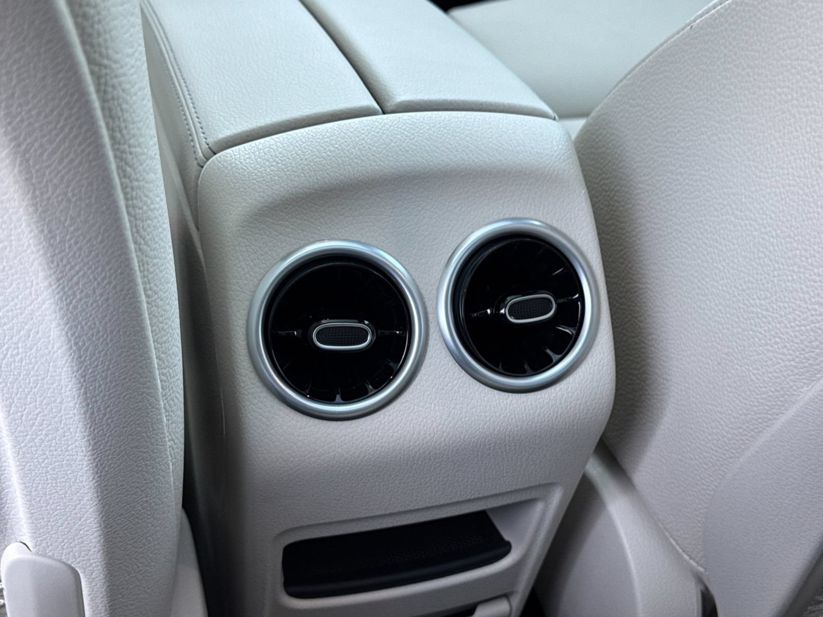 Used 2026 Mercedes-Benz GLB 250 image 13