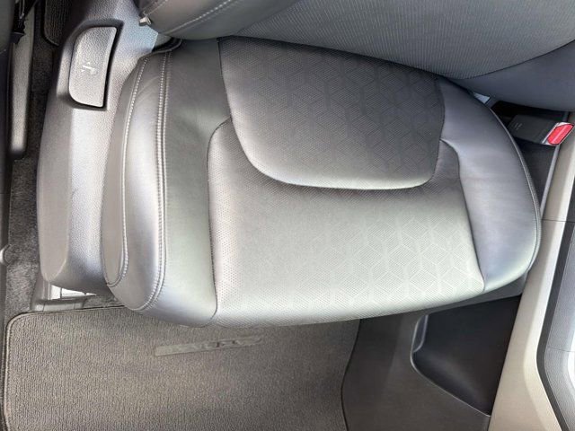 Used 2025 Kia Carnival FWD image 15