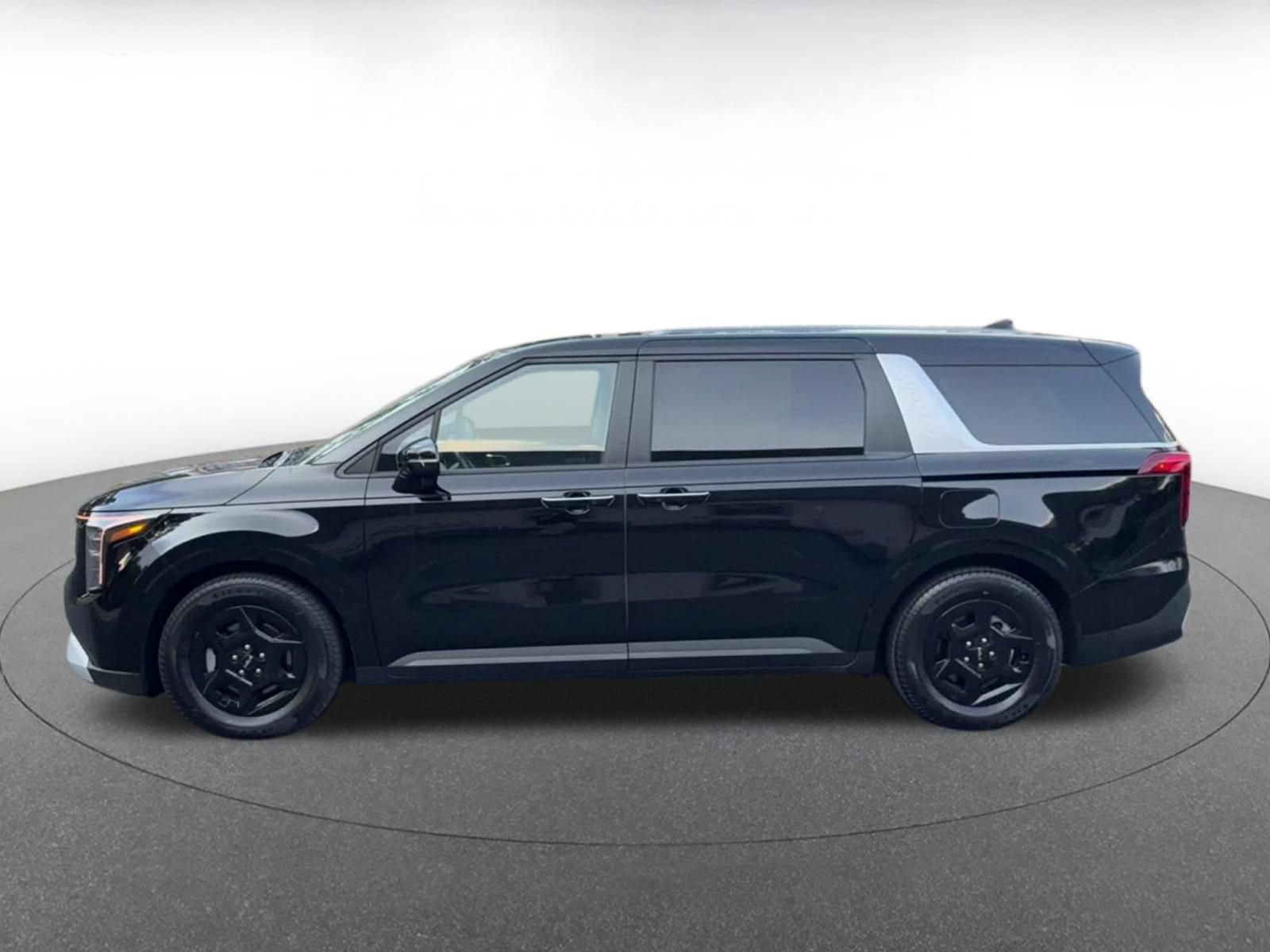Used 2026 Kia Carnival FWD image 8