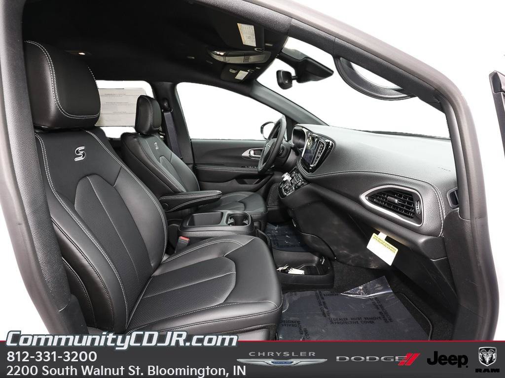 New 2026 Chrysler Pacifica Select w/ S Appearance Package AWD/4WD image 19