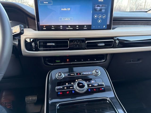 Used 2023 Lincoln Nautilus Reserve image 22