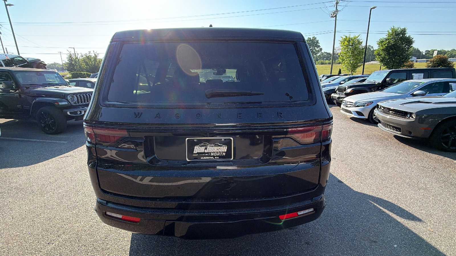 Certified 2024 Jeep Wagoneer L Series II AWD/4WD image 9