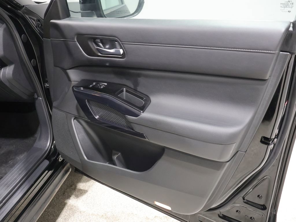 Used 2022 Nissan Pathfinder S AWD/4WD image 23