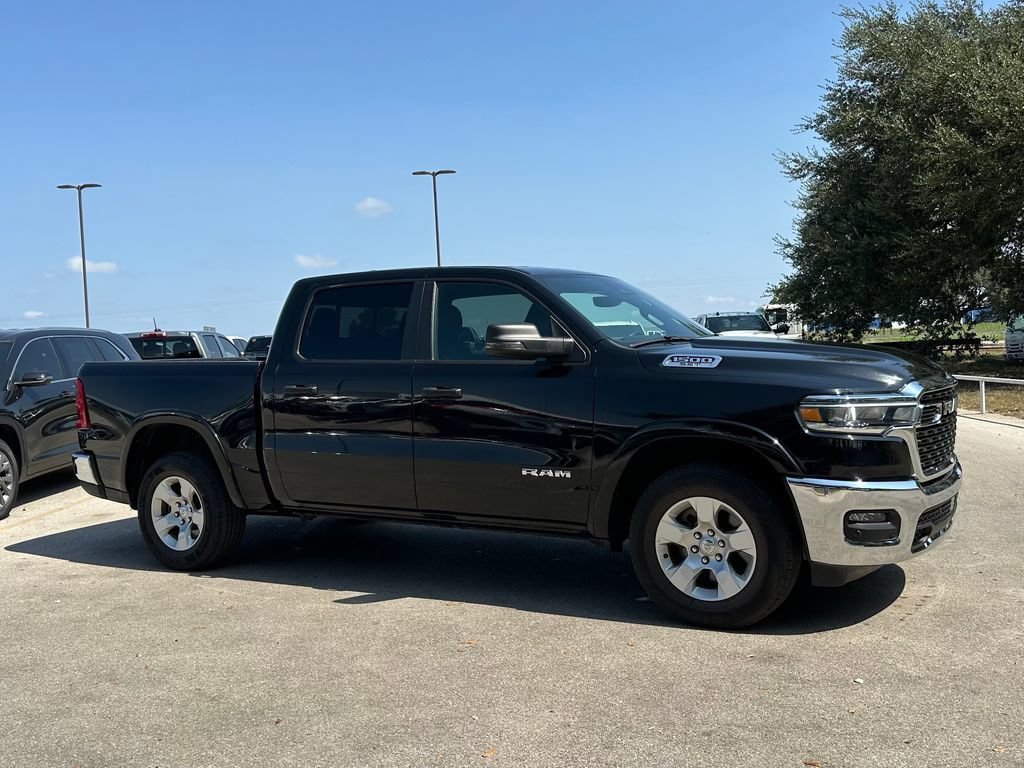 Used 2025 RAM 1500 Big Horn AWD/4WD image 3
