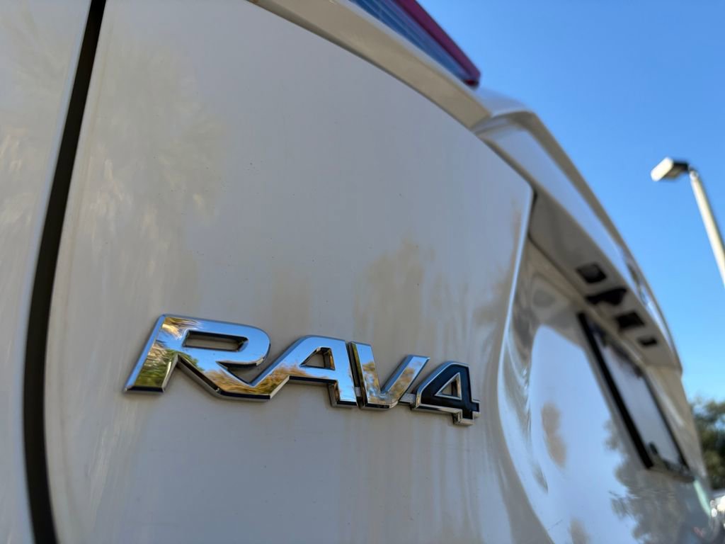 Used 2021 Toyota RAV4 XLE image 9