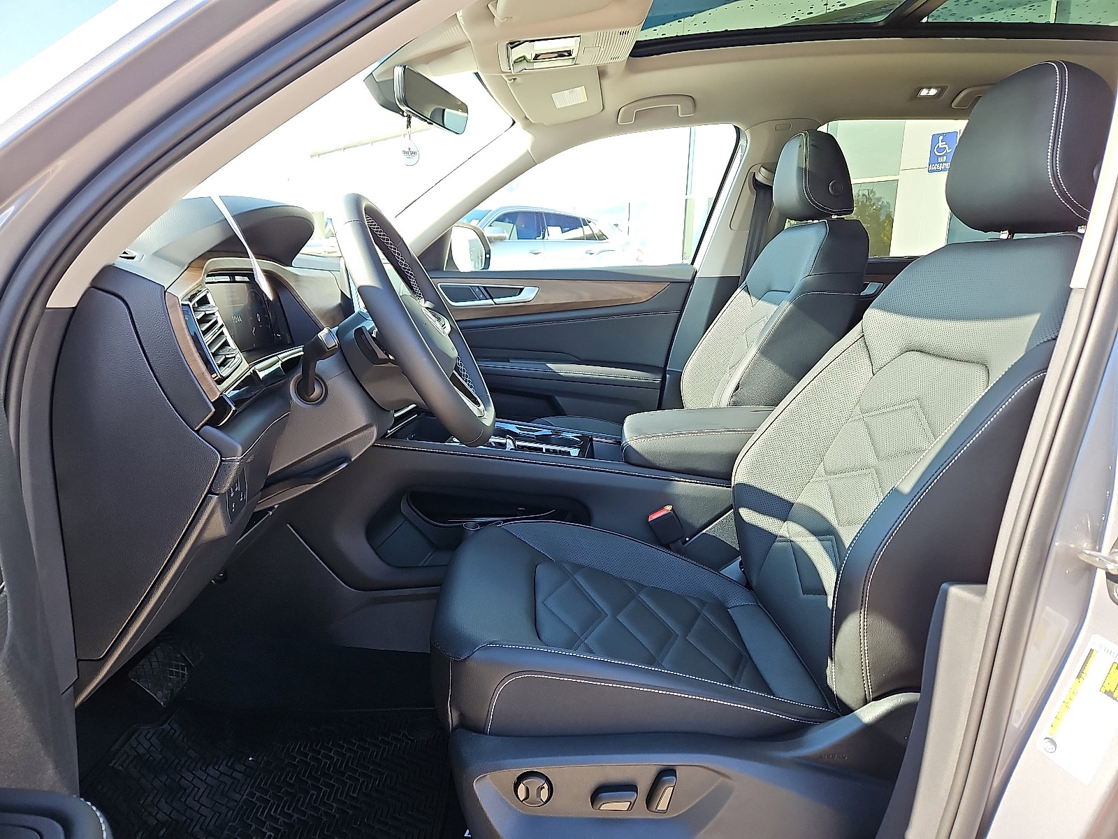 New 2026 Volkswagen Atlas SE image 12