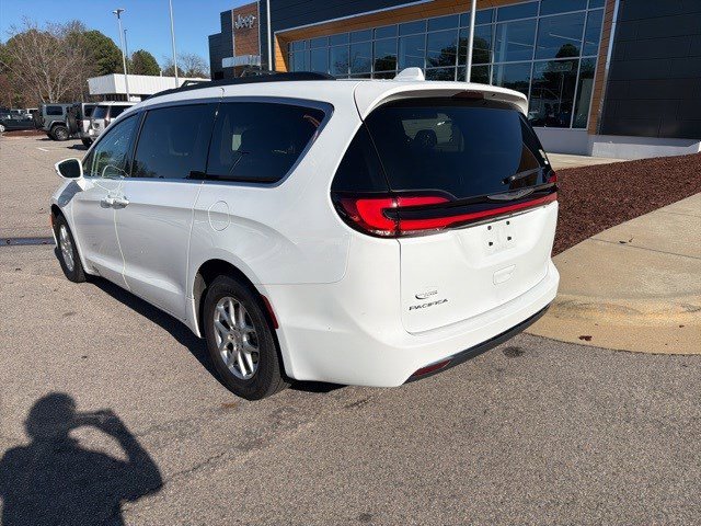 Used 2022 Chrysler Pacifica Touring-L image 3