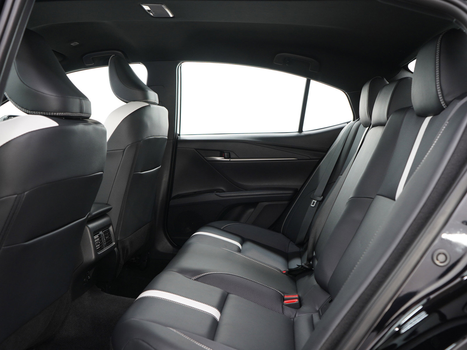 Used 2025 Toyota Camry SE FWD image 17