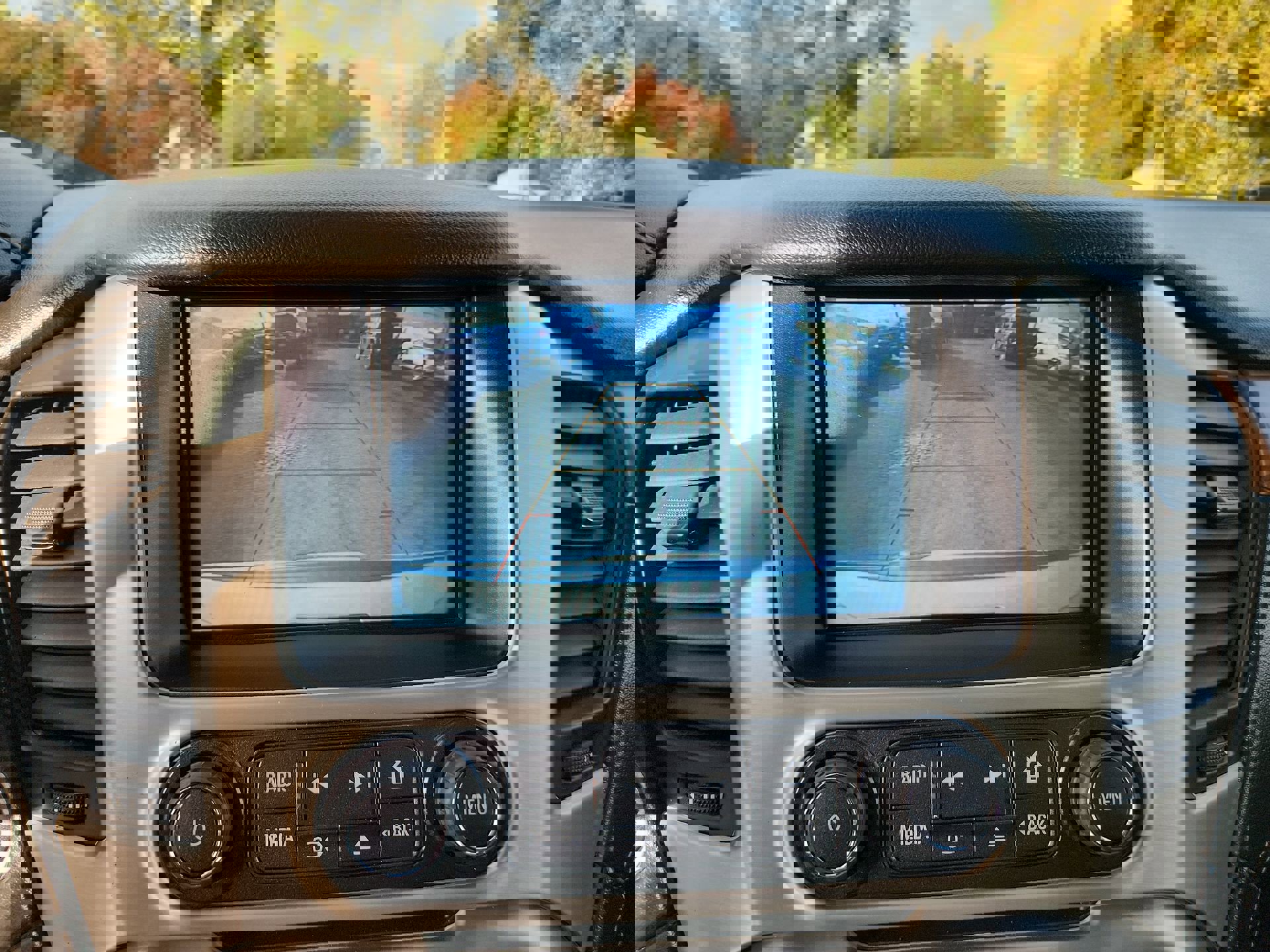 Used 2018 GMC Yukon XL Denali image 23