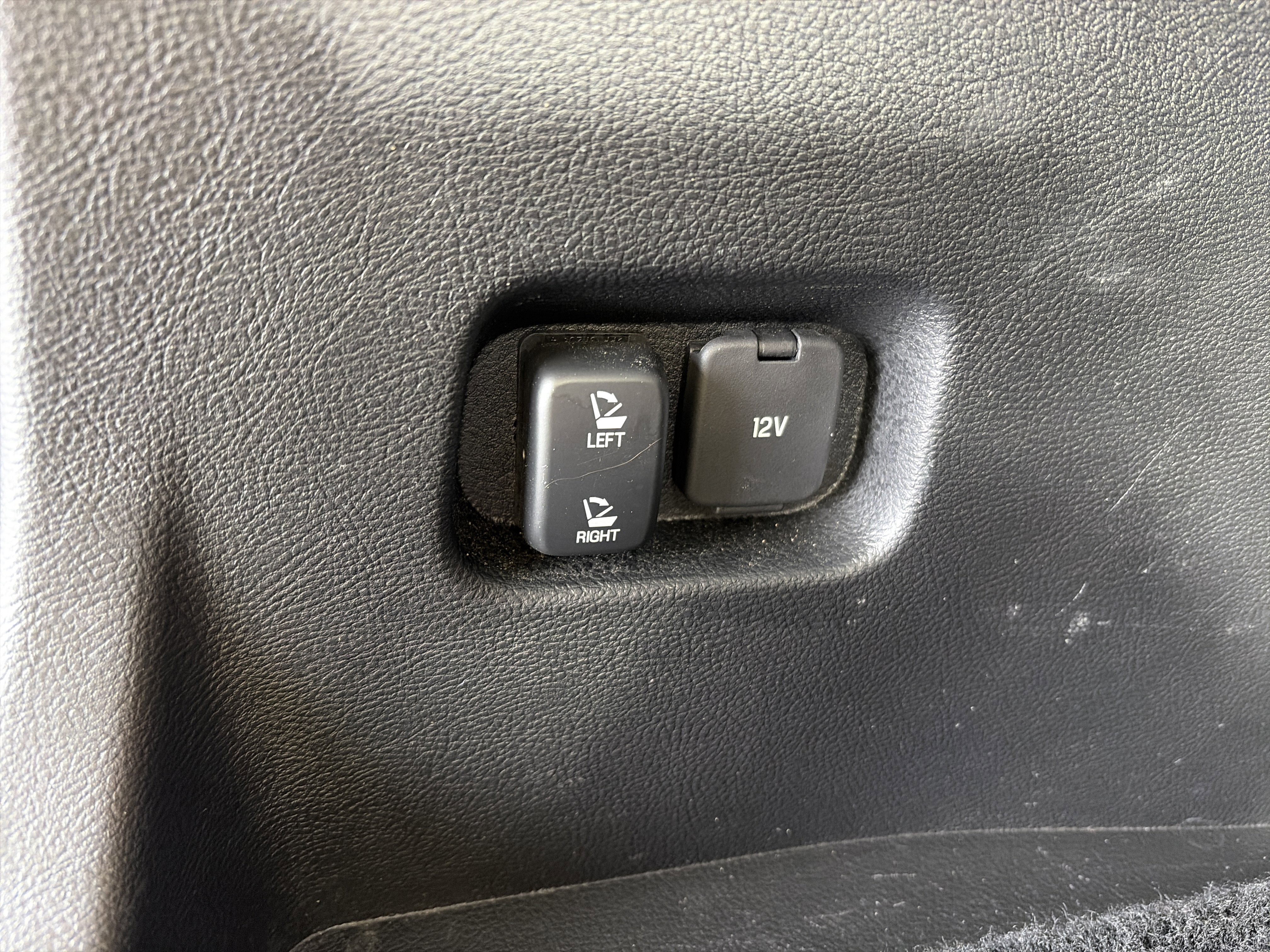 Used 2023 Ford Edge Titanium AWD/4WD image 16