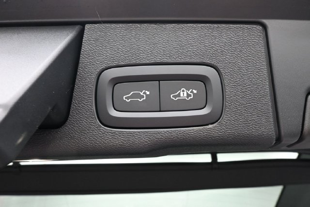 New 2027 Volvo XC60 B5 Ultra AWD/4WD image 32