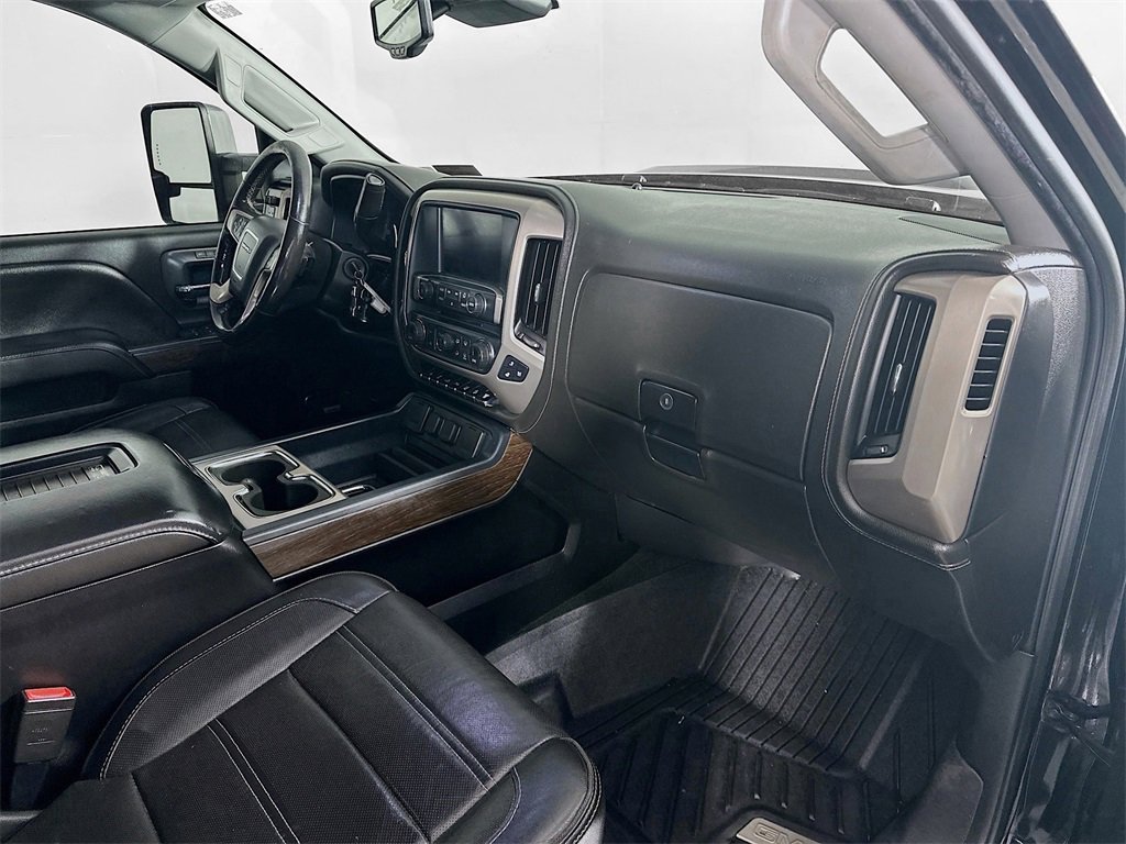 Used 2018 GMC Sierra 3500 Denali w/ Duramax Plus Package image 32
