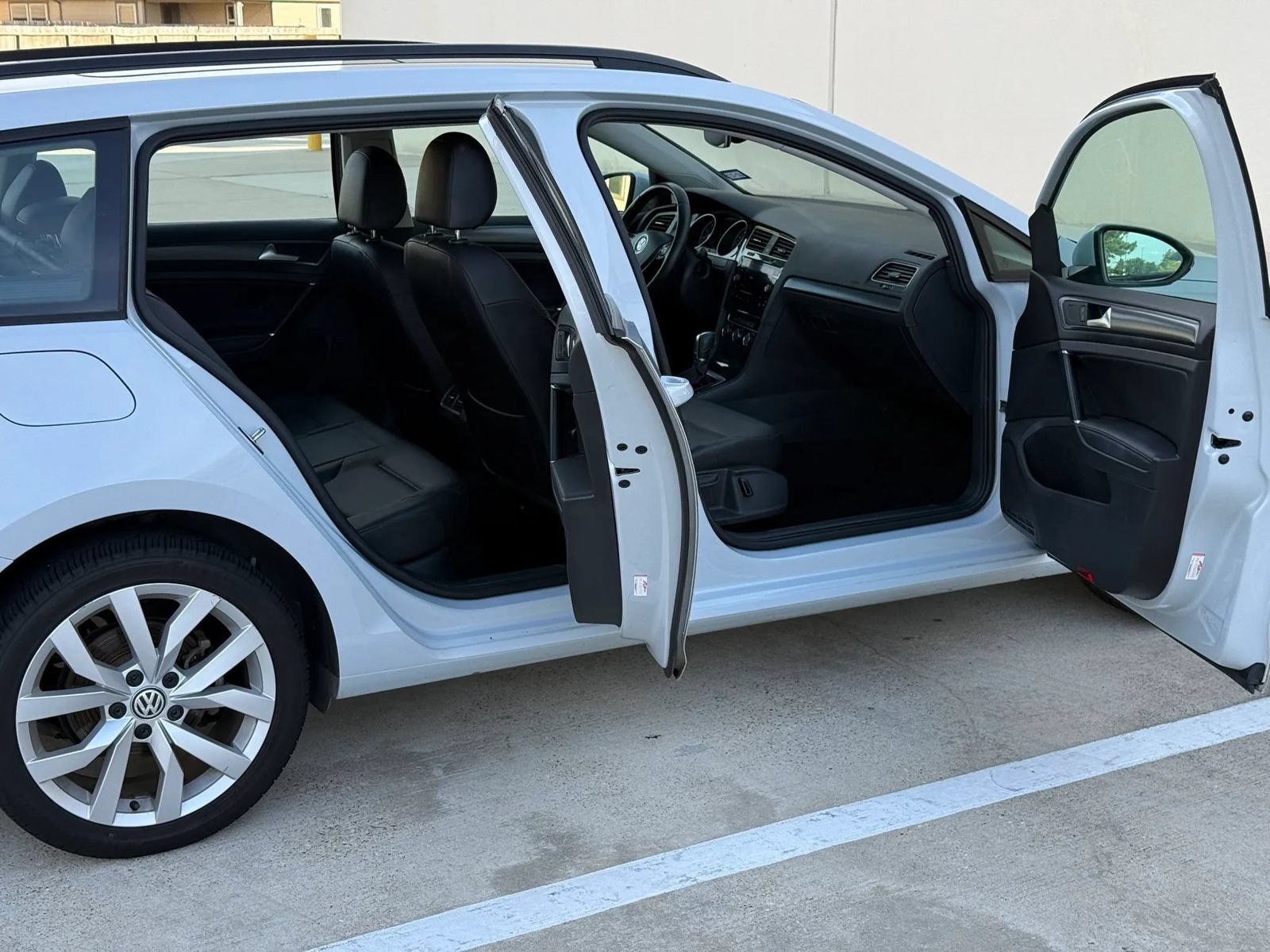 Used 2019 Volkswagen Golf SE FWD image 19