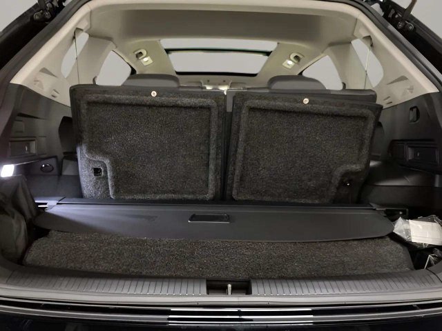 Used 2023 Volkswagen Tiguan SE w/ Panoramic Sunroof Package FWD image 88