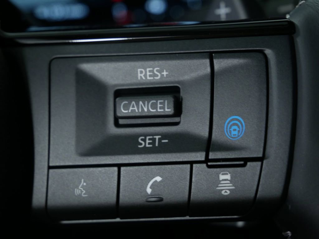 New 2025 Nissan Pathfinder Platinum w/ Black Appearance Package image 25