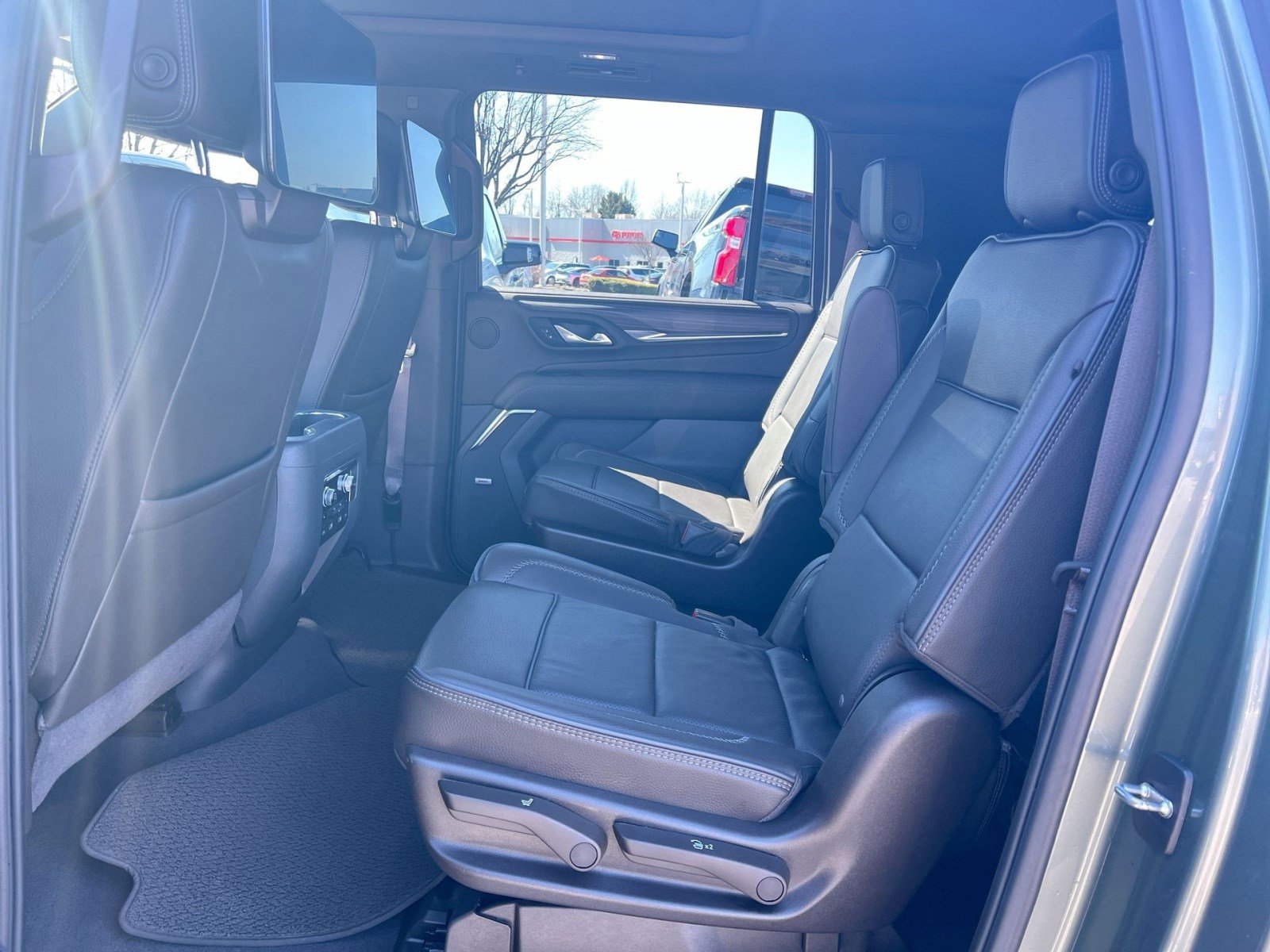 Used 2024 GMC Yukon XL Denali w/ Denali Reserve Package image 23