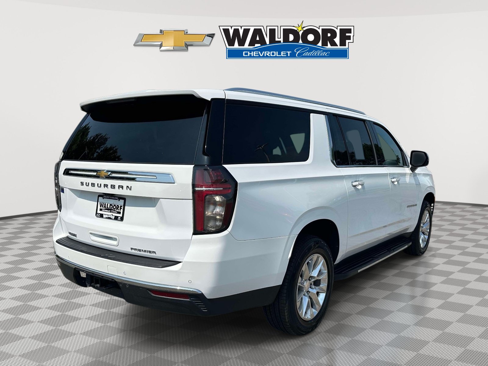 Used 2023 Chevrolet Suburban Premier w/ Premium Package AWD/4WD image 6