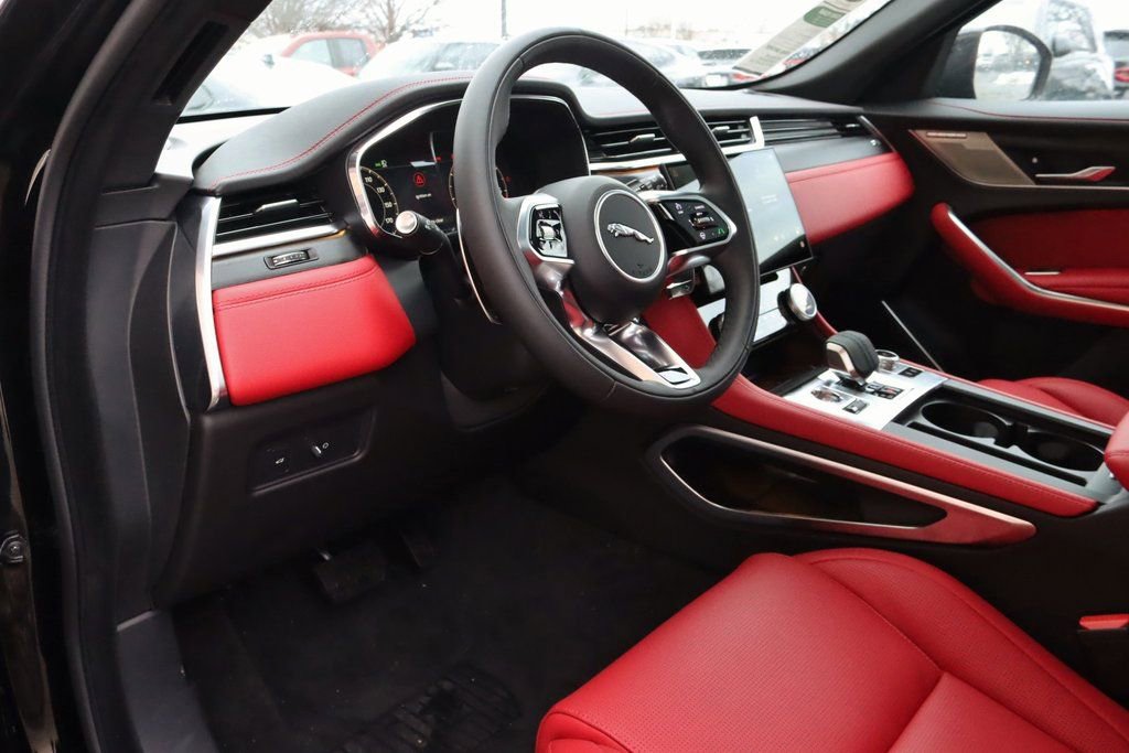 Used 2025 Jaguar F-PACE R-Dynamic S AWD/4WD image 13