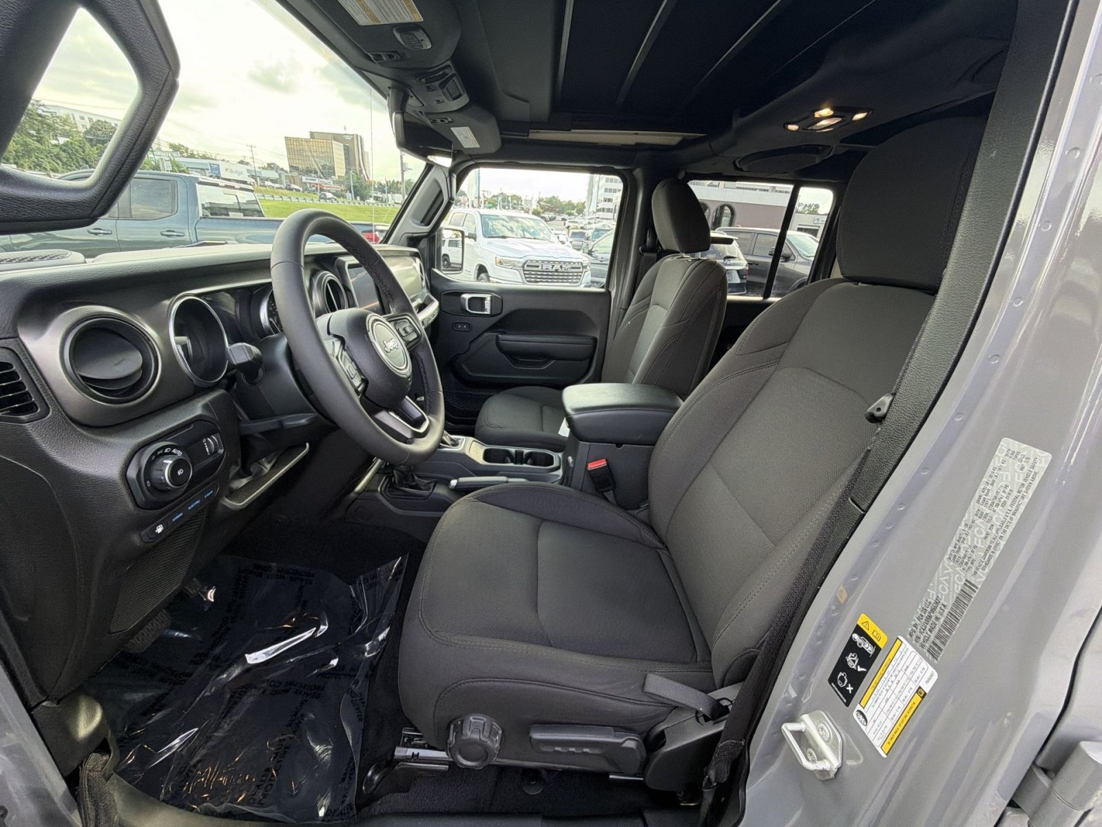 Used 2023 Jeep Wrangler Unlimited w/ Sun & Screen Package AWD/4WD image 13