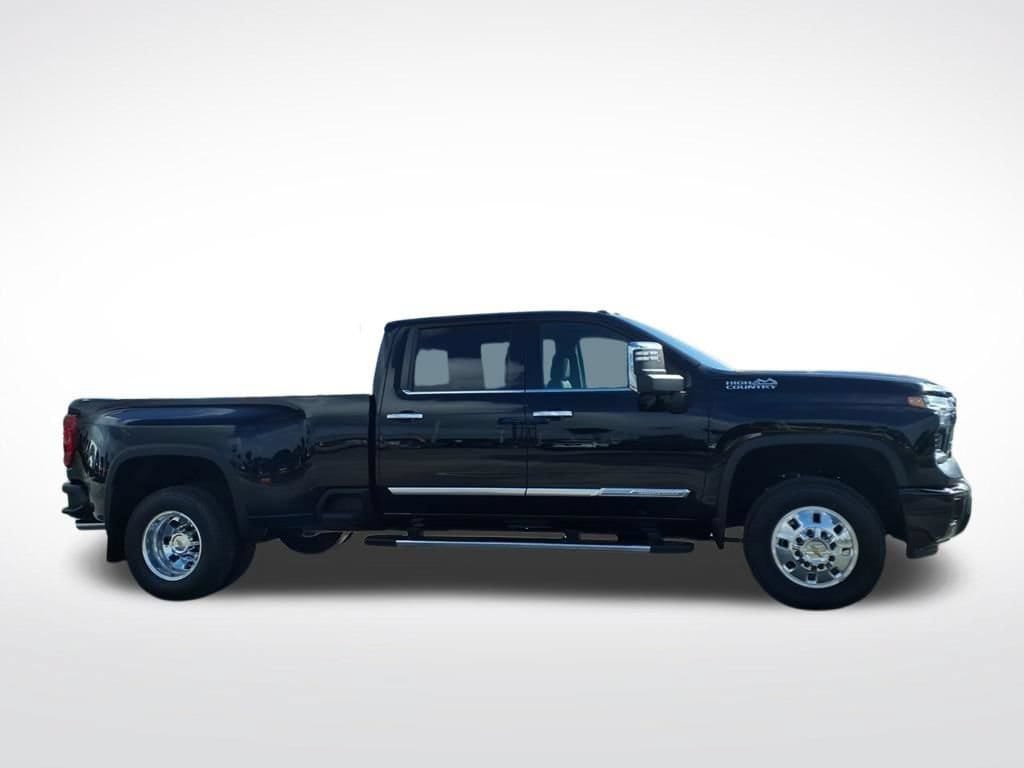 New 2026 Chevrolet Silverado 3500 High Country w/ Technology Package AWD/4WD image 2