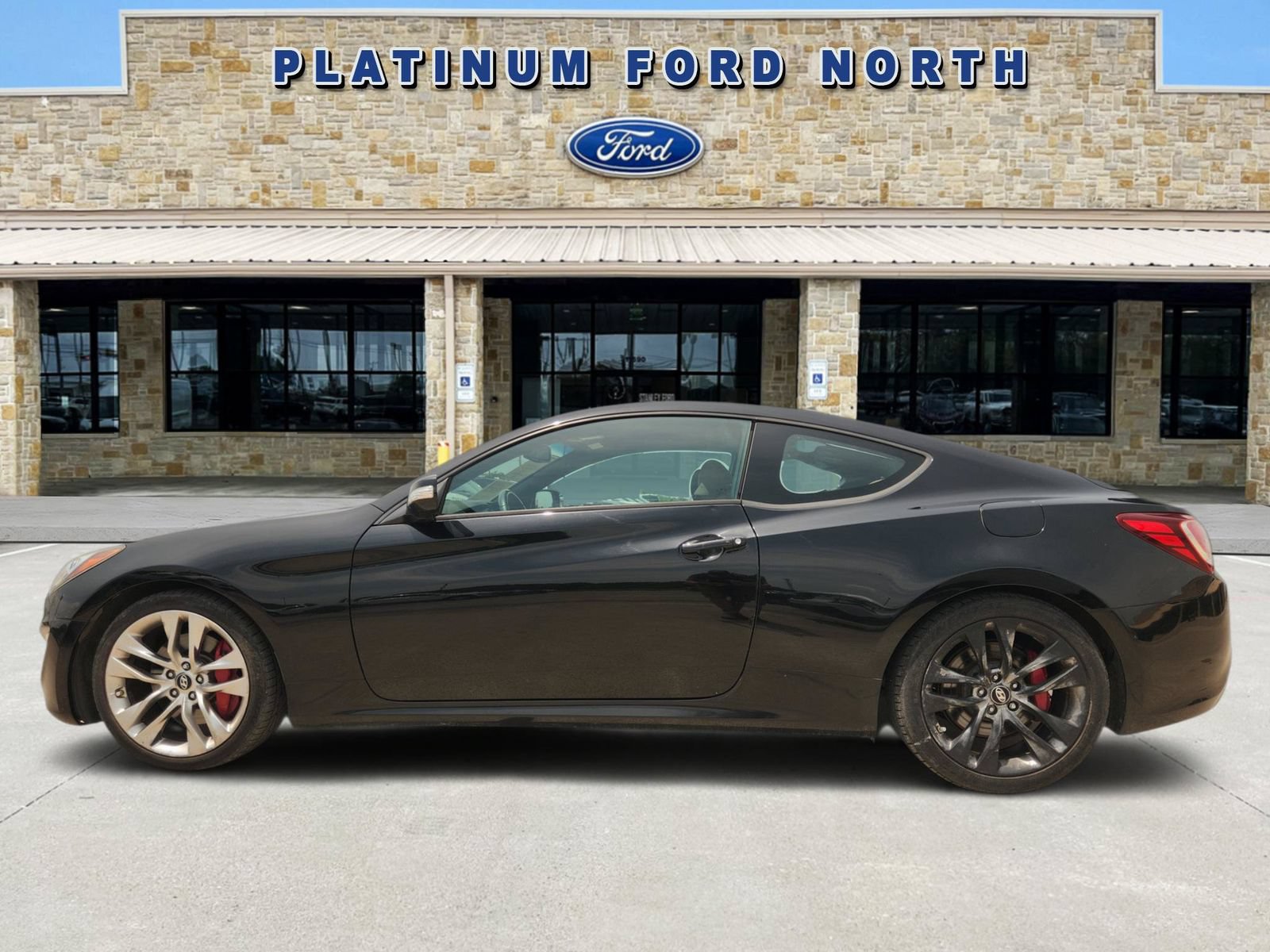 Used 2015 Hyundai Genesis 3.8 RWD image 3