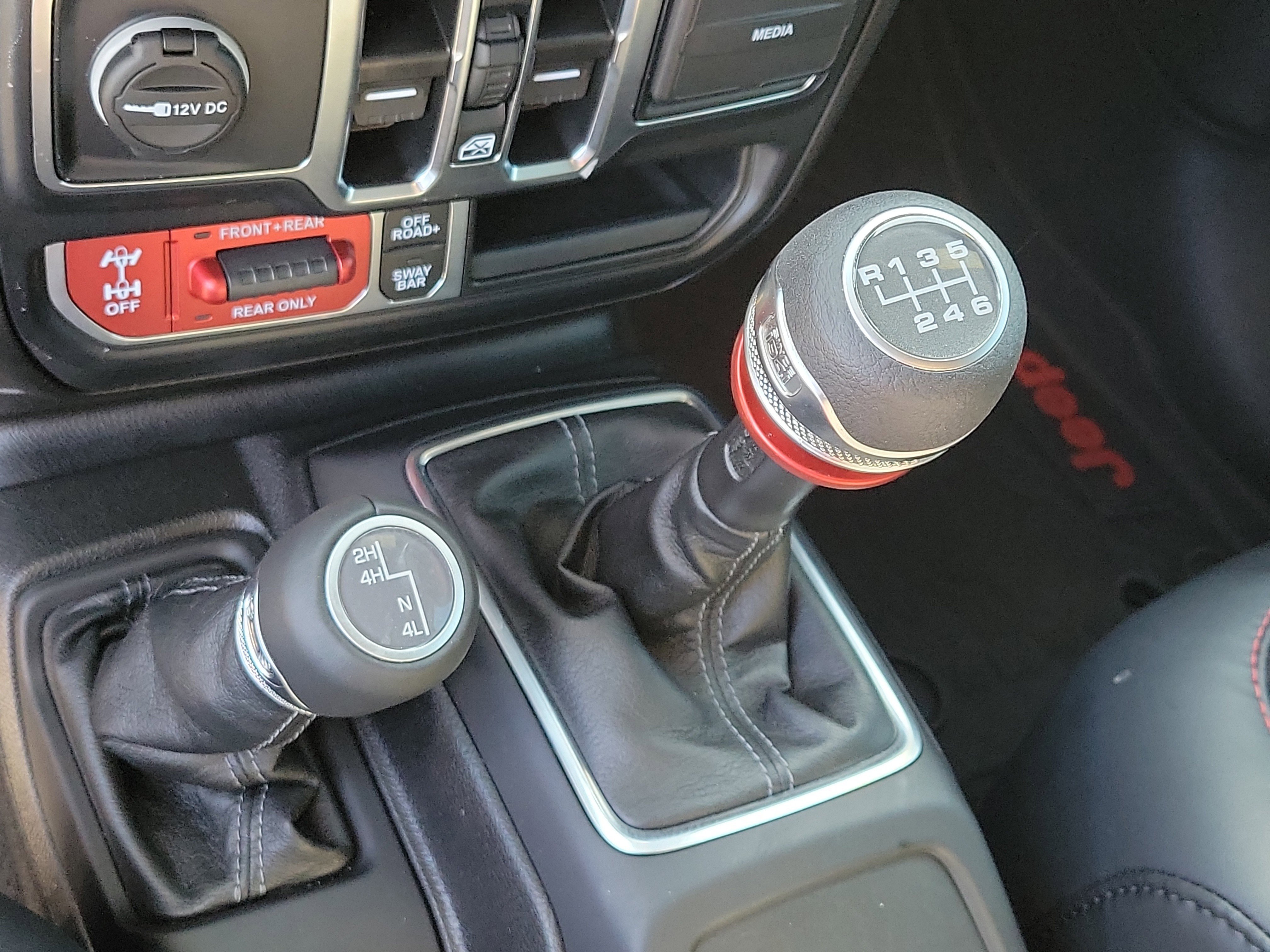 Used 2024 Jeep Wrangler Unlimited Rubicon AWD/4WD image 28