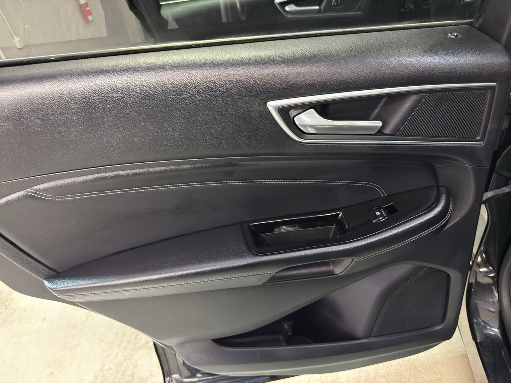 Used 2015 Ford Edge Titanium AWD/4WD image 26