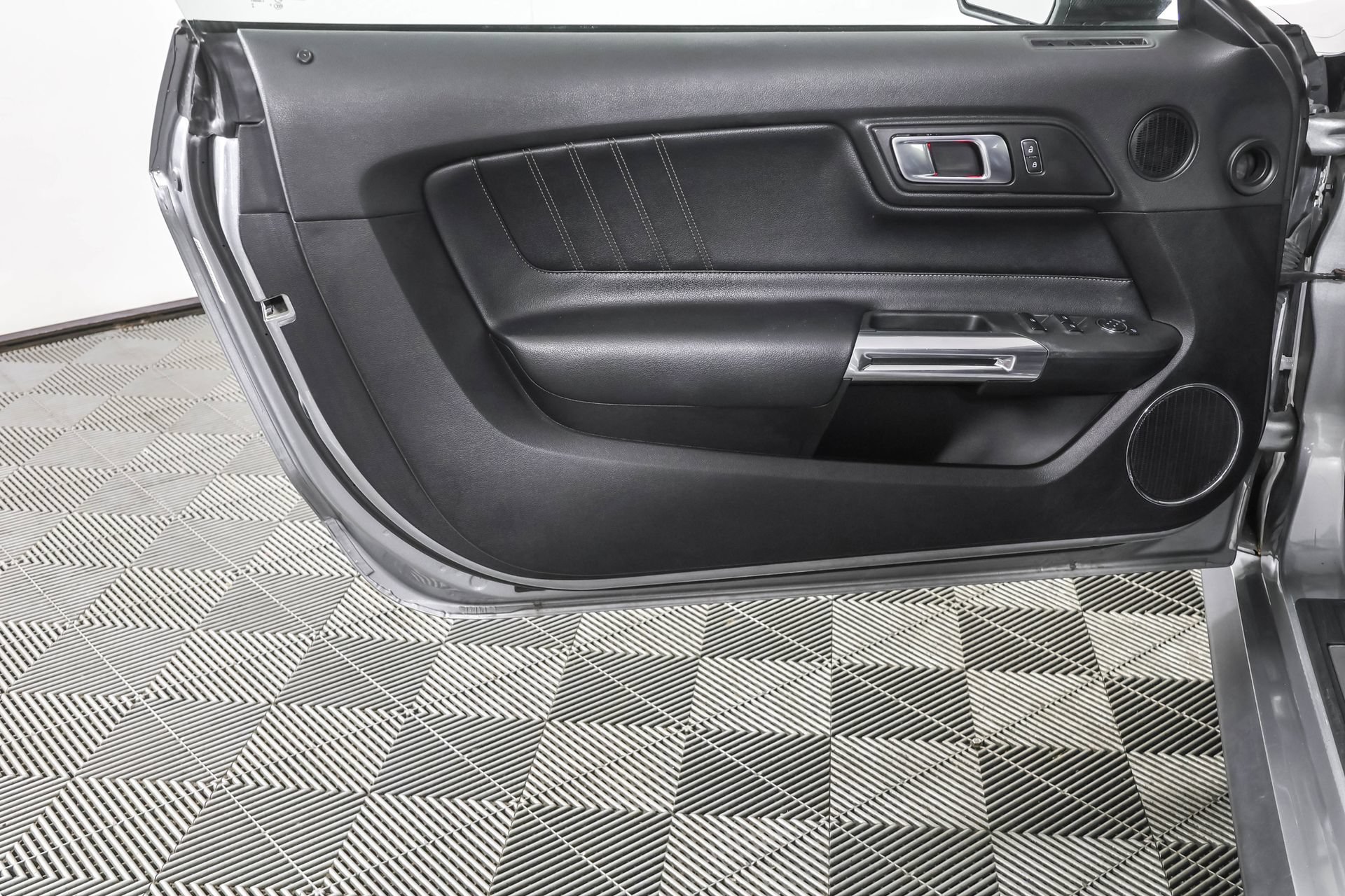 Used 2022 Ford Mustang Premium RWD image 34