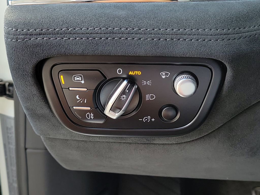 Used 2021 Bentley Bentayga Speed image 40