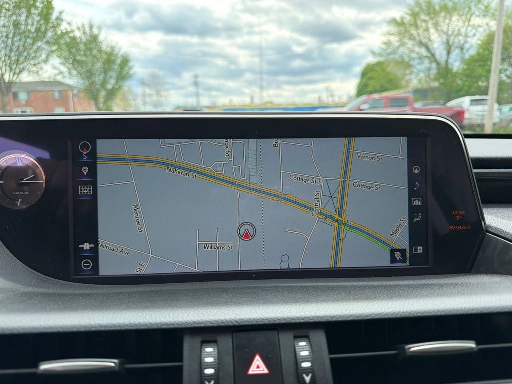 Used 2019 Lexus ES 350 Ultra Luxury w/ Accessory Package 2 FWD image 20