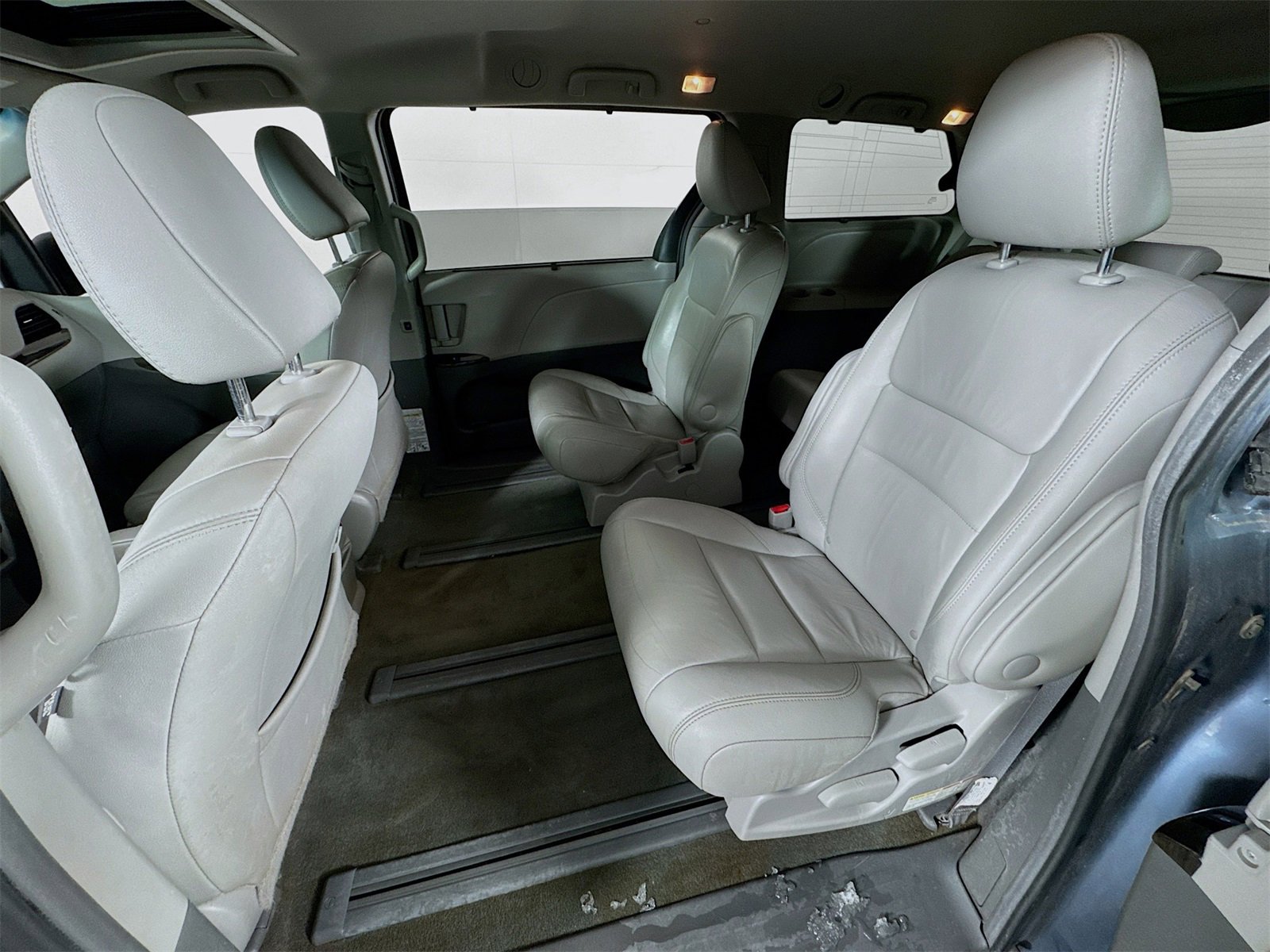 Used 2017 Toyota Sienna XLE image 18