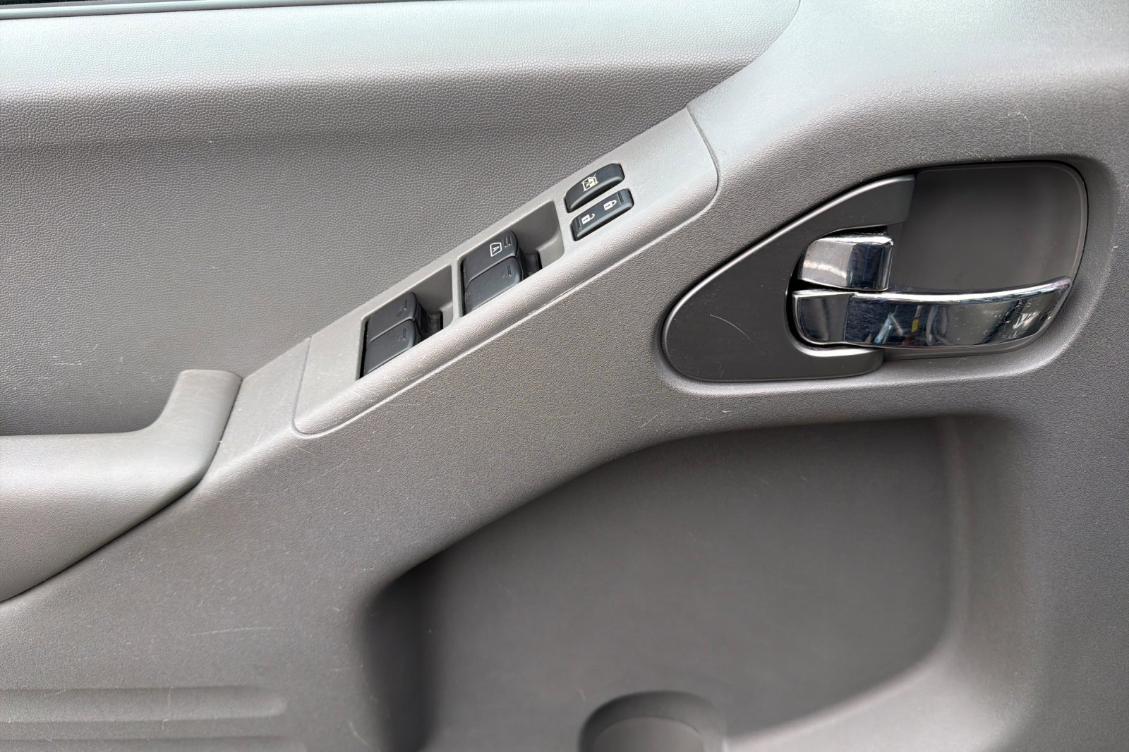 Used 2016 Nissan Frontier SV image 11