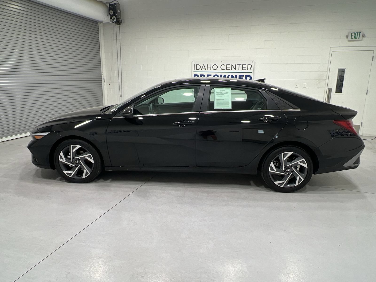 Used 2025 Hyundai Elantra Limited FWD image 5