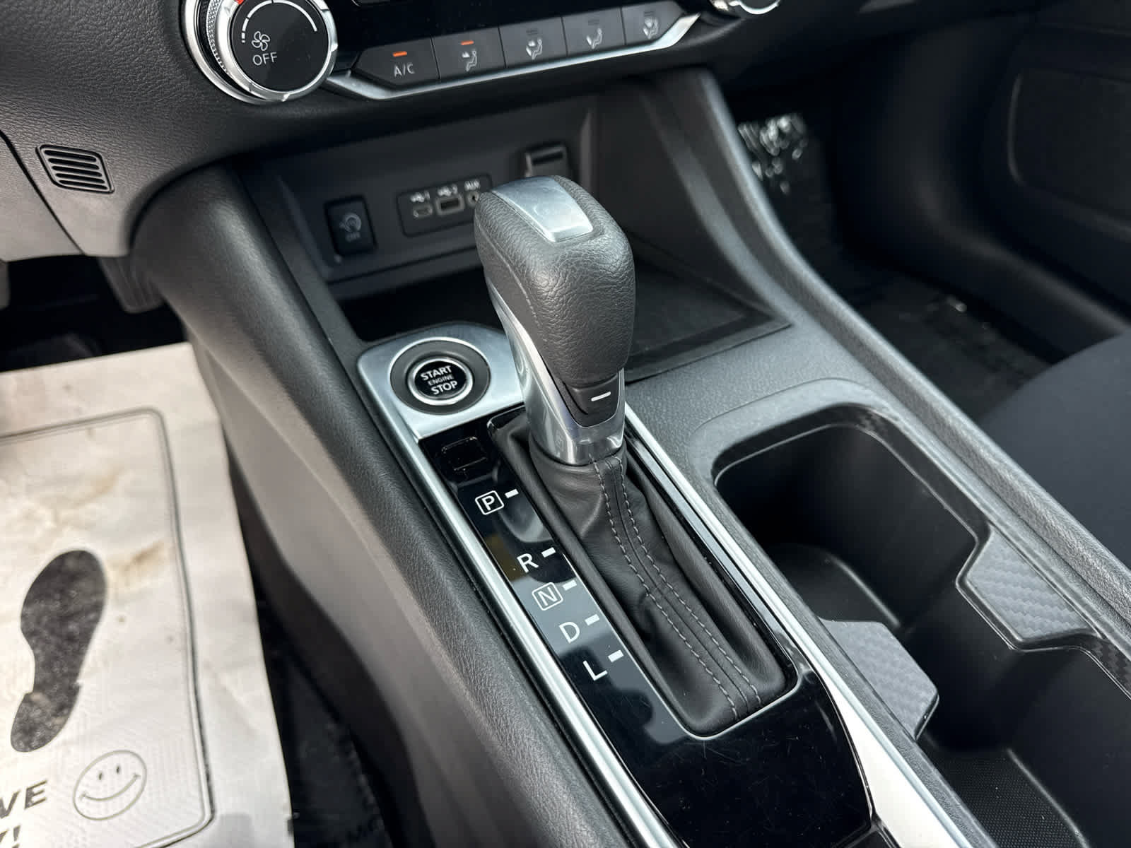 Used 2025 Nissan Sentra SV FWD image 18