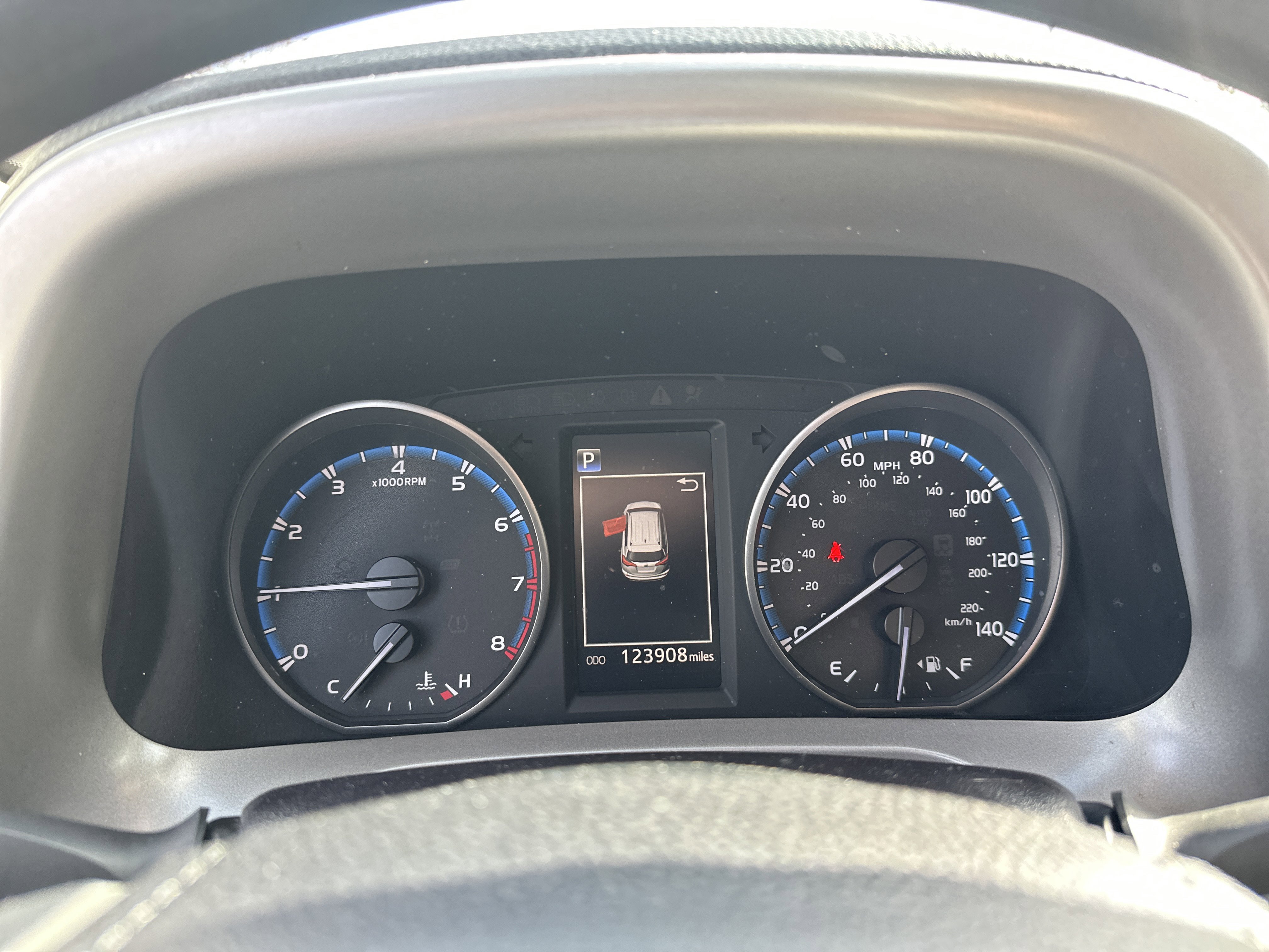 Used 2018 Toyota RAV4 LE image 21