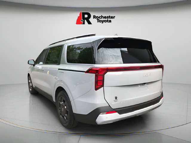 Used 2025 Kia Carnival EX FWD image 5