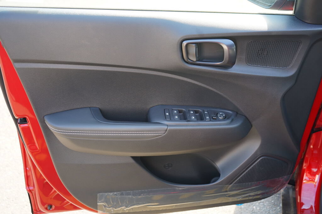 New 2025 Hyundai Venue Limited FWD image 16