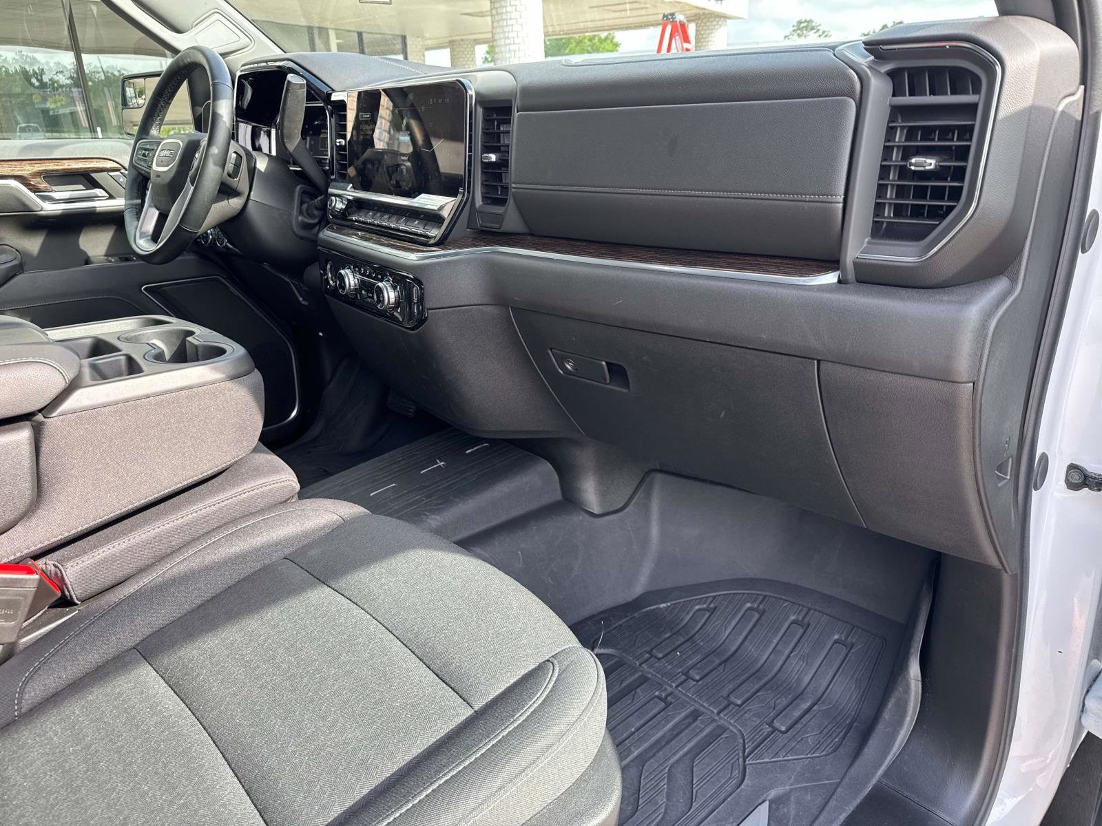 Used 2024 GMC Sierra 1500 Elevation image 12