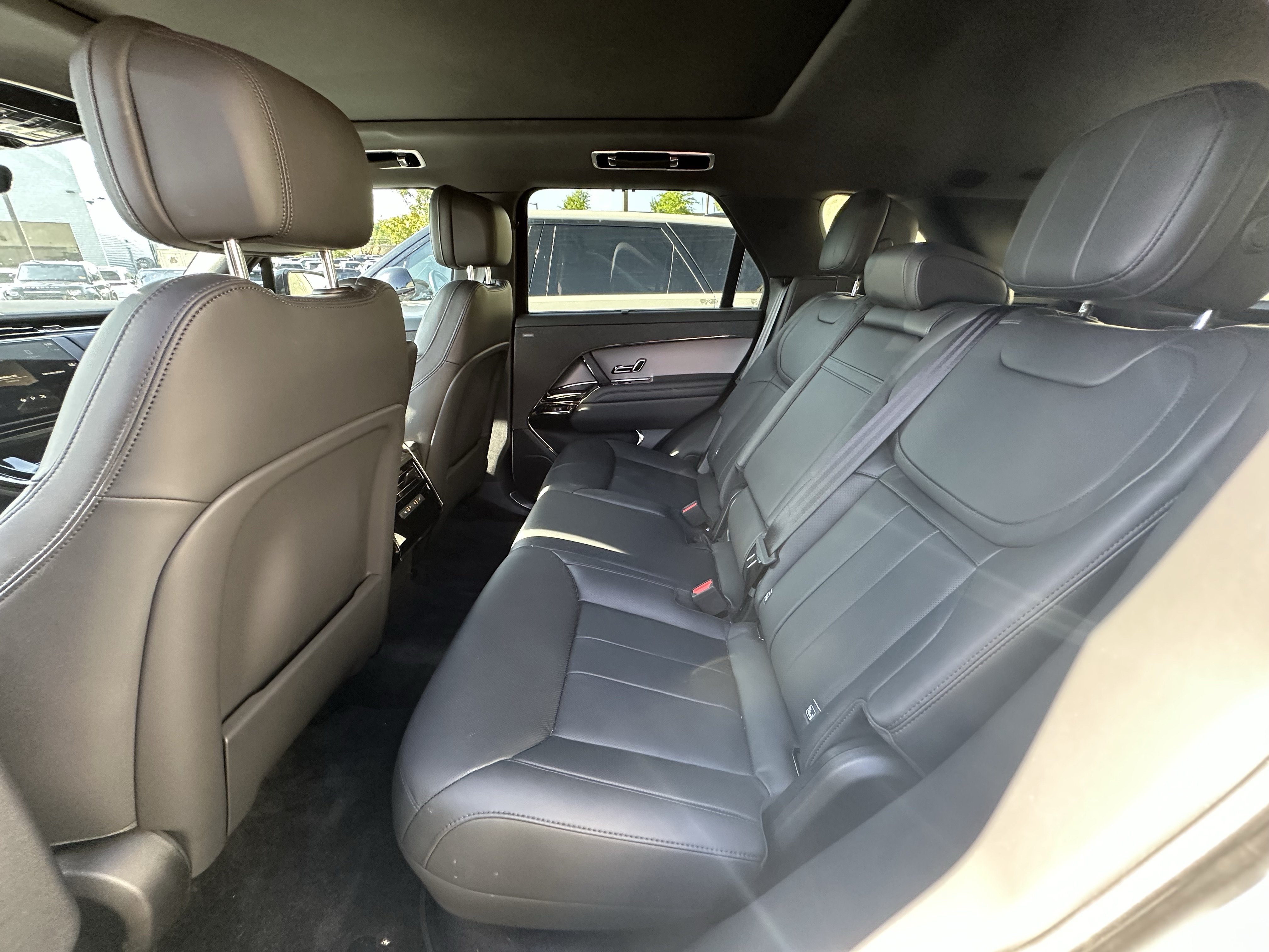 Used 2024 Land Rover Range Rover Sport SE AWD/4WD image 23